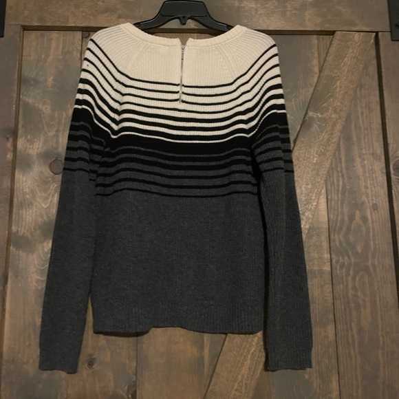 💜Gap women’s stripes sweater with zipper back detail size medium - Picture 3 of 3